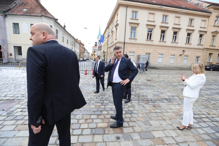 Plenković došao na Markov trg nakon što se tamo zapalio muškarac